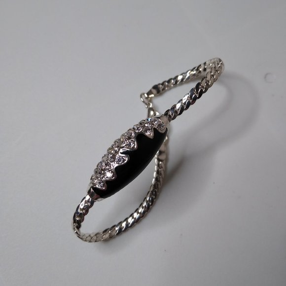 Decorative Matching Bracelet And Clip On Earring Set - Picture 5 of 16